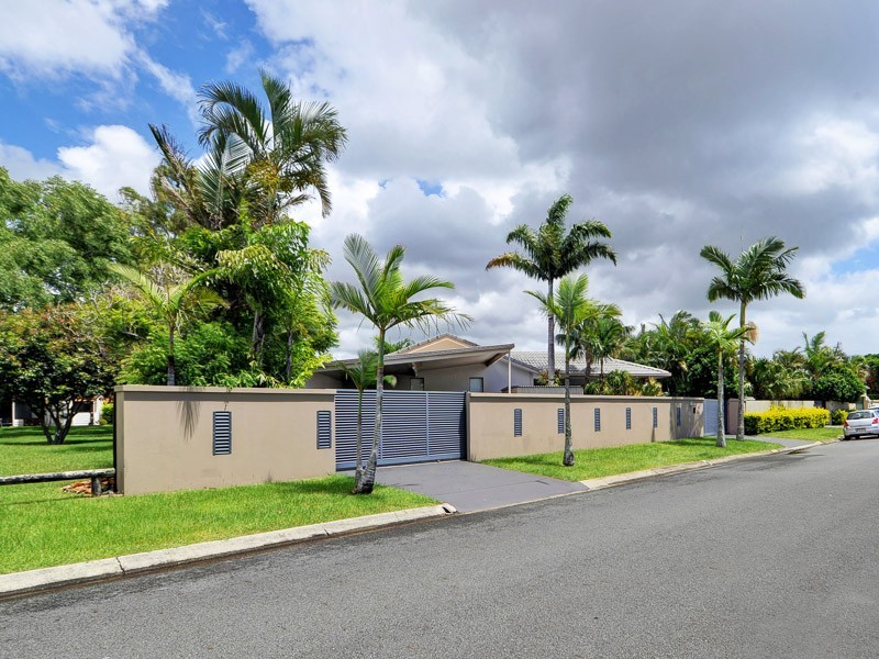 4 Helm Court, Mermaid Waters QLD 4218