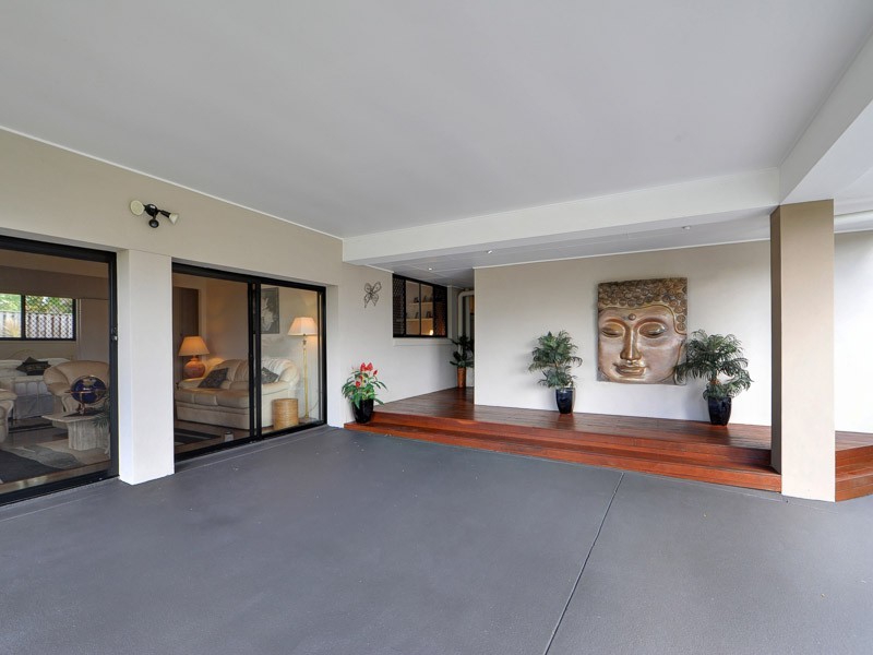 4 Helm Court, Mermaid Waters QLD 4218