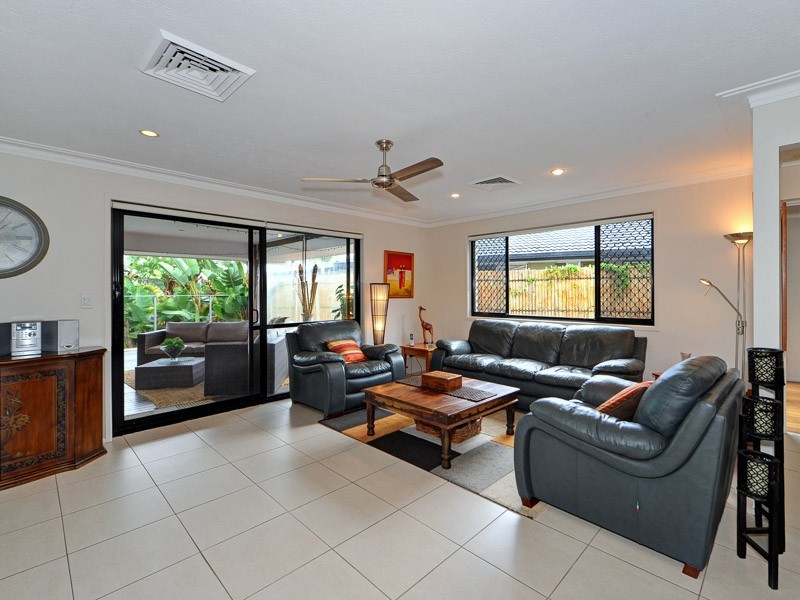 4 Helm Court, Mermaid Waters QLD 4218