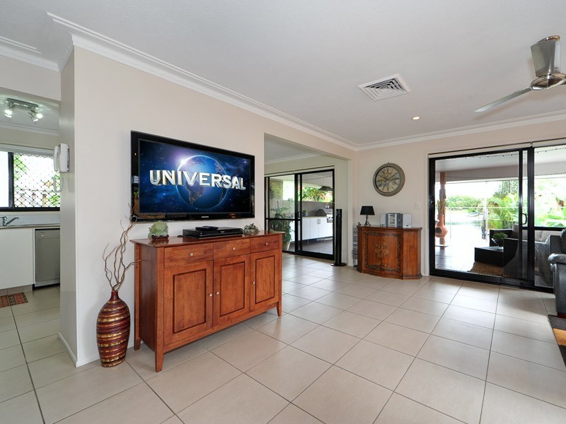 4 Helm Court, Mermaid Waters QLD 4218