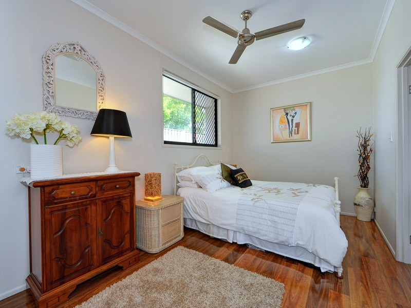 4 Helm Court, Mermaid Waters QLD 4218