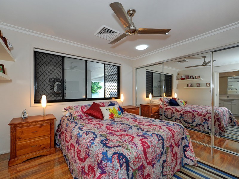 4 Helm Court, Mermaid Waters QLD 4218