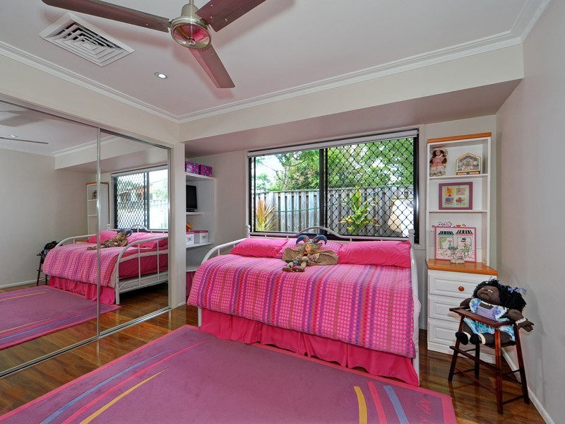 4 Helm Court, Mermaid Waters QLD 4218