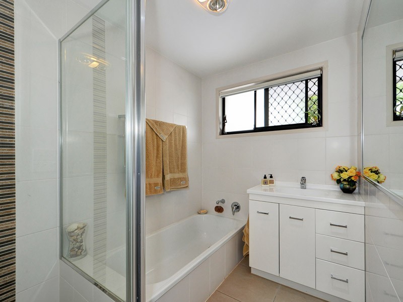 4 Helm Court, Mermaid Waters QLD 4218