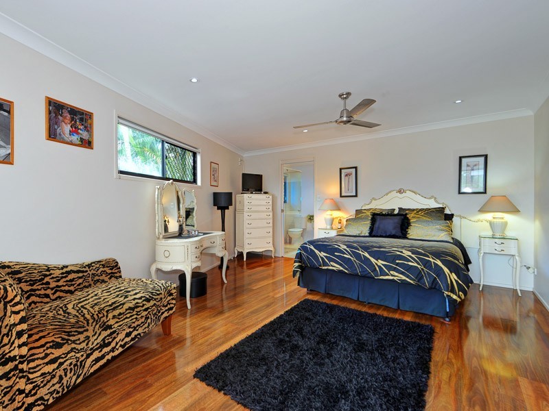 4 Helm Court, Mermaid Waters QLD 4218