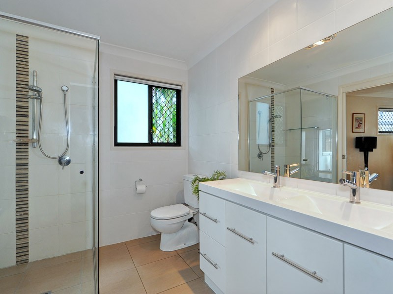 4 Helm Court, Mermaid Waters QLD 4218