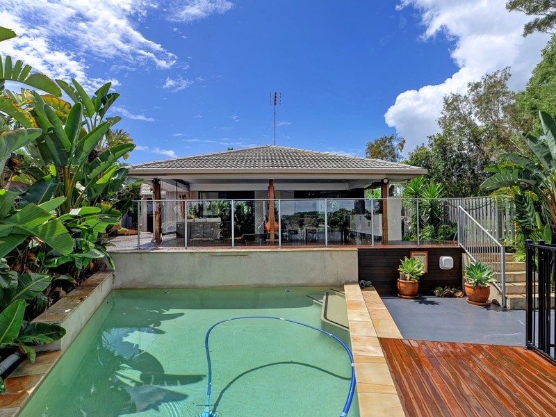 4 Helm Court, Mermaid Waters QLD 4218