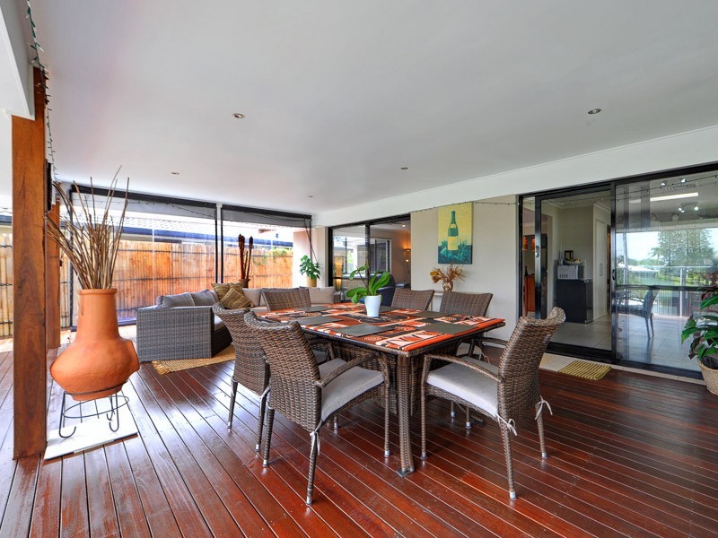 4 Helm Court, Mermaid Waters QLD 4218