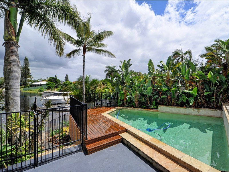 4 Helm Court, Mermaid Waters QLD 4218