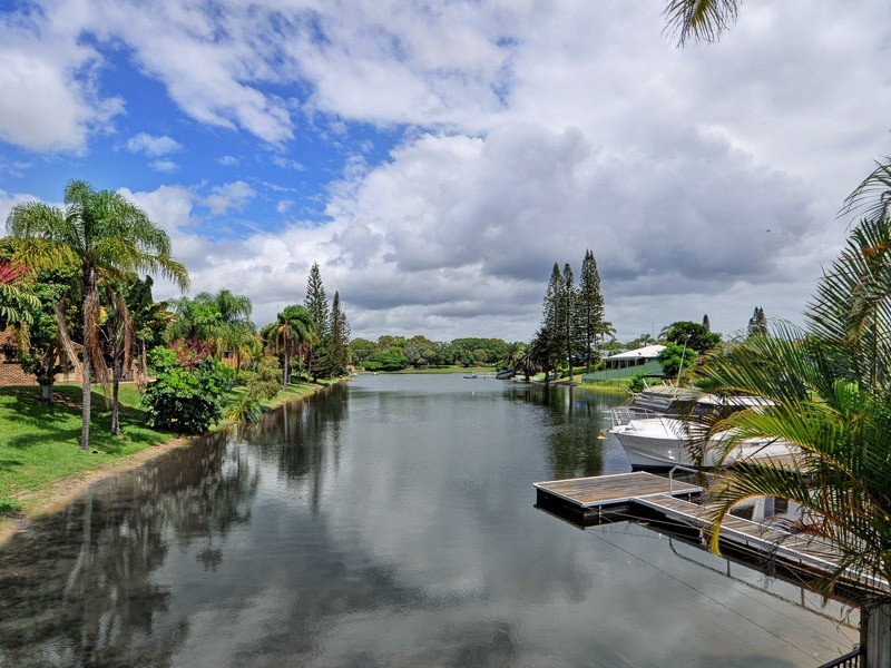 4 Helm Court, Mermaid Waters QLD 4218