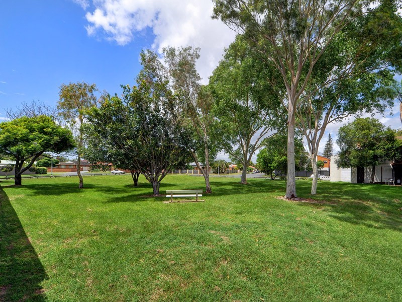 4 Helm Court, Mermaid Waters QLD 4218