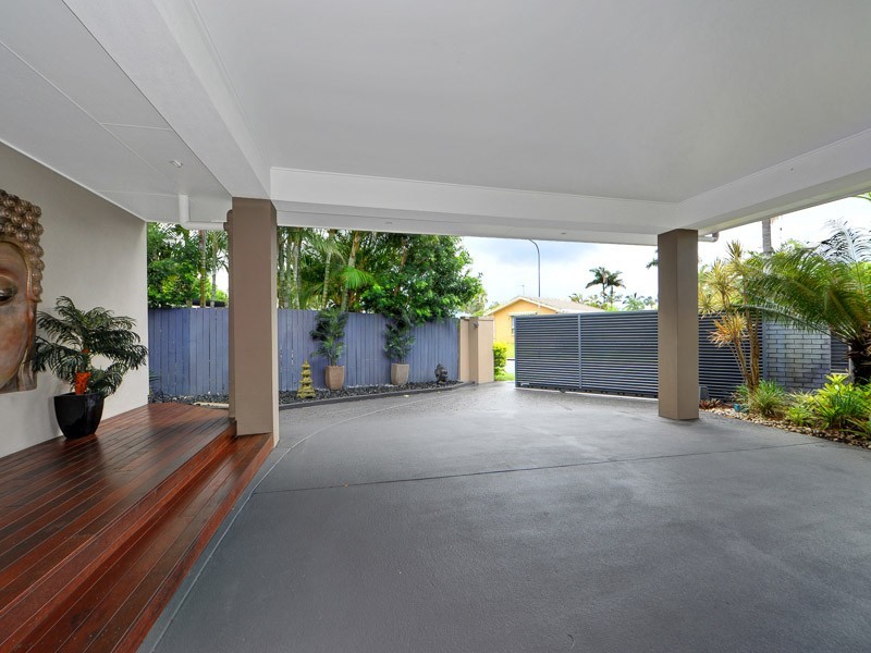 4 Helm Court, Mermaid Waters QLD 4218