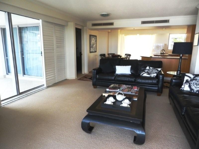 211/74 Old Burleigh Road, Surfers Paradise QLD 4217