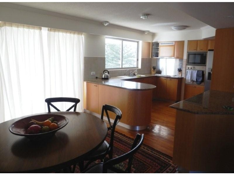 211/74 Old Burleigh Road, Surfers Paradise QLD 4217