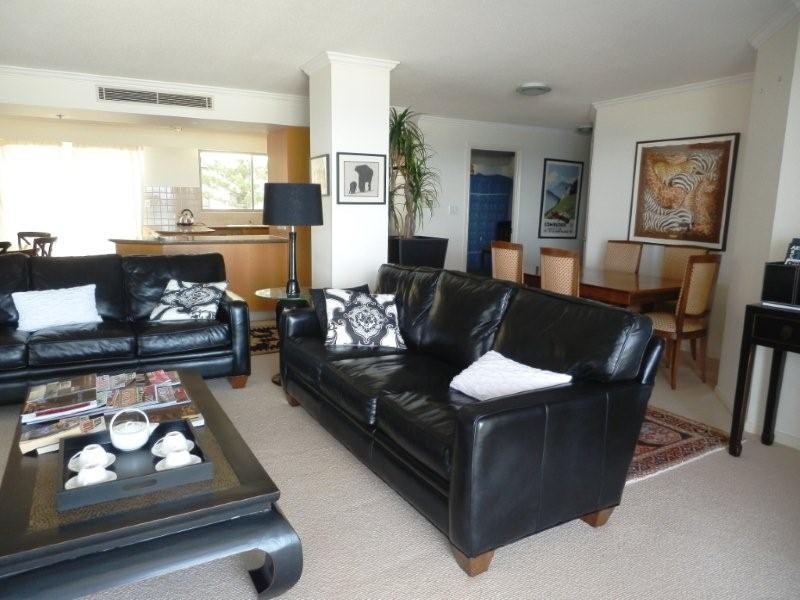 211/74 Old Burleigh Road, Surfers Paradise QLD 4217