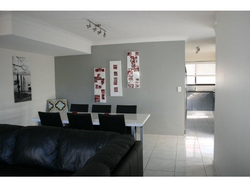 1/5 Aquila Court, Mermaid Waters QLD 4218