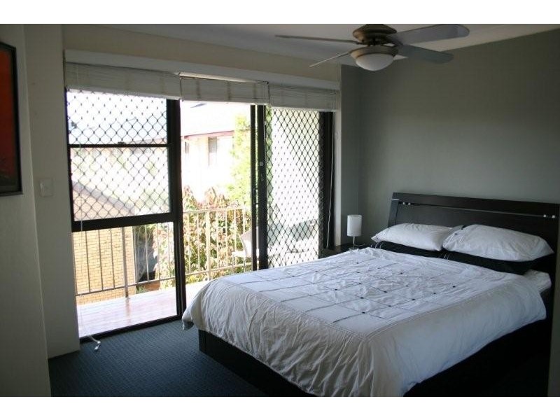 1/5 Aquila Court, Mermaid Waters QLD 4218