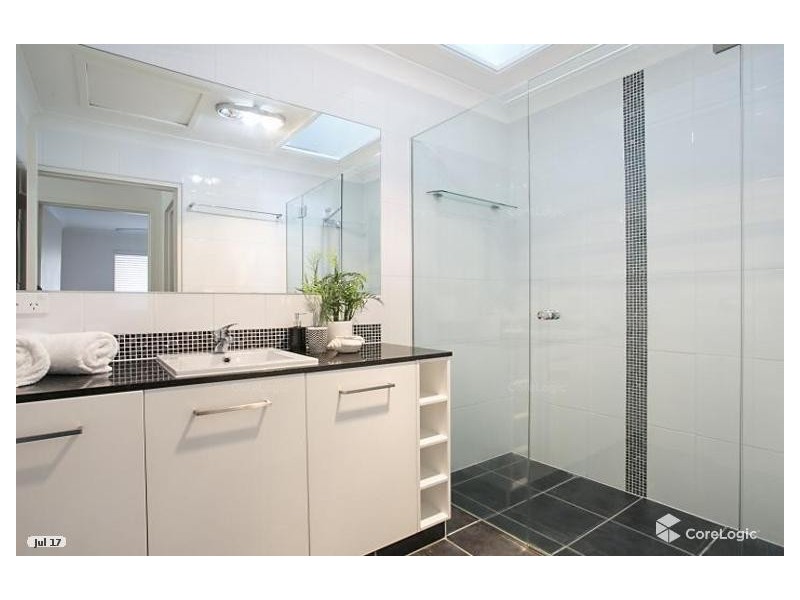 1/5 Aquila Court, Mermaid Waters QLD 4218