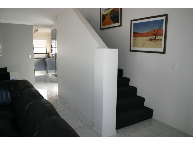 1/5 Aquila Court, Mermaid Waters QLD 4218