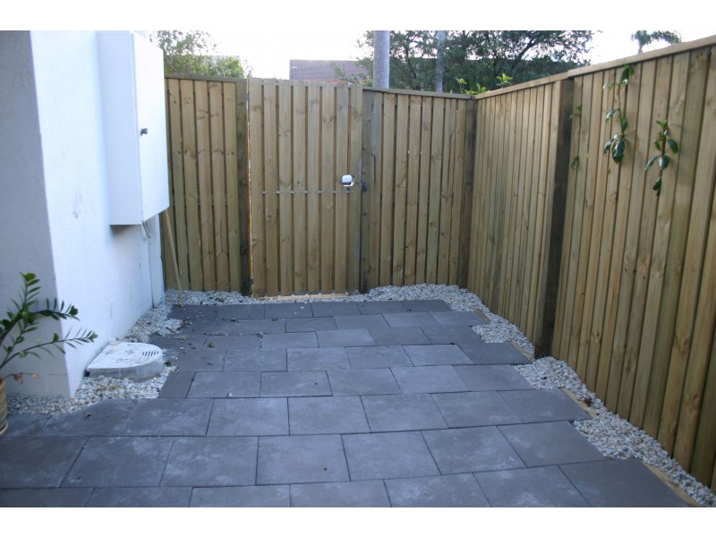 1/5 Aquila Court, Mermaid Waters QLD 4218