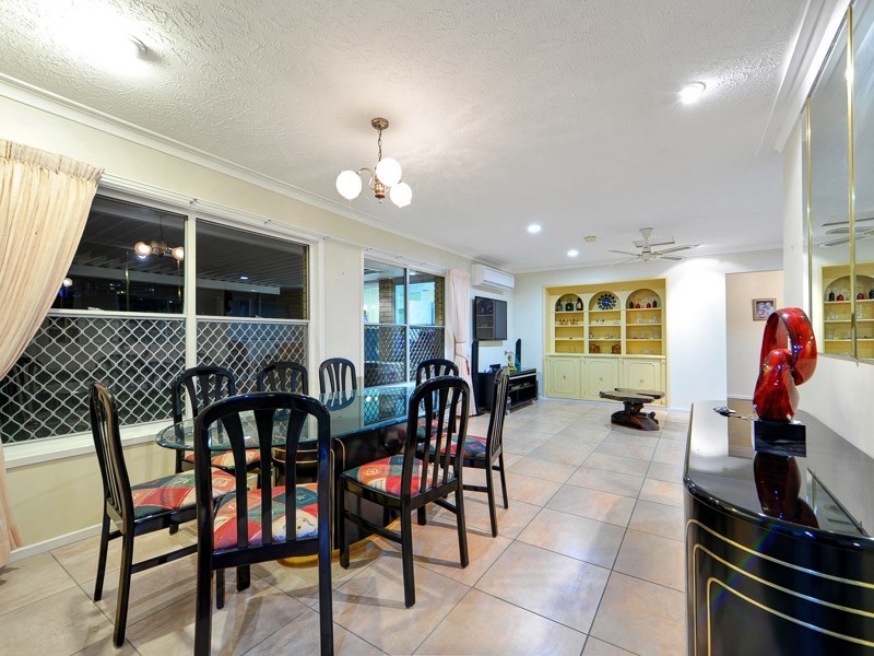 22 Sunshine Boulevard, Broadbeach Waters QLD 4218