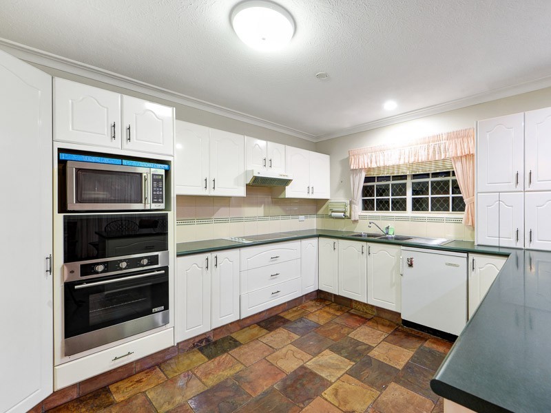 22 Sunshine Boulevard, Broadbeach Waters QLD 4218