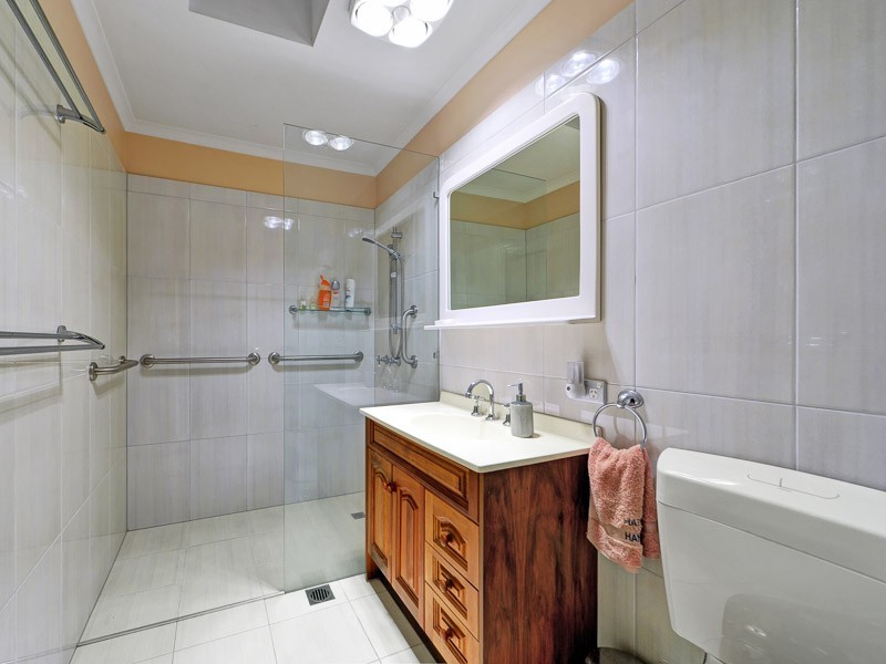 22 Sunshine Boulevard, Broadbeach Waters QLD 4218