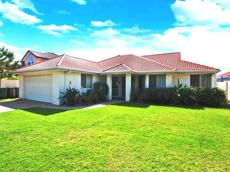 13 Clipper Boulevard, Clear Island Waters QLD 4226