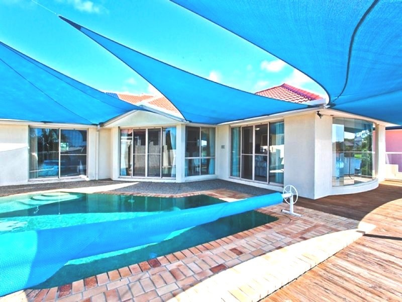 13 Clipper Boulevard, Clear Island Waters QLD 4226