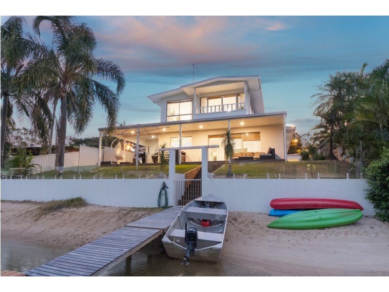 120 Rio Vista Boulevard, Broadbeach Waters QLD 4218