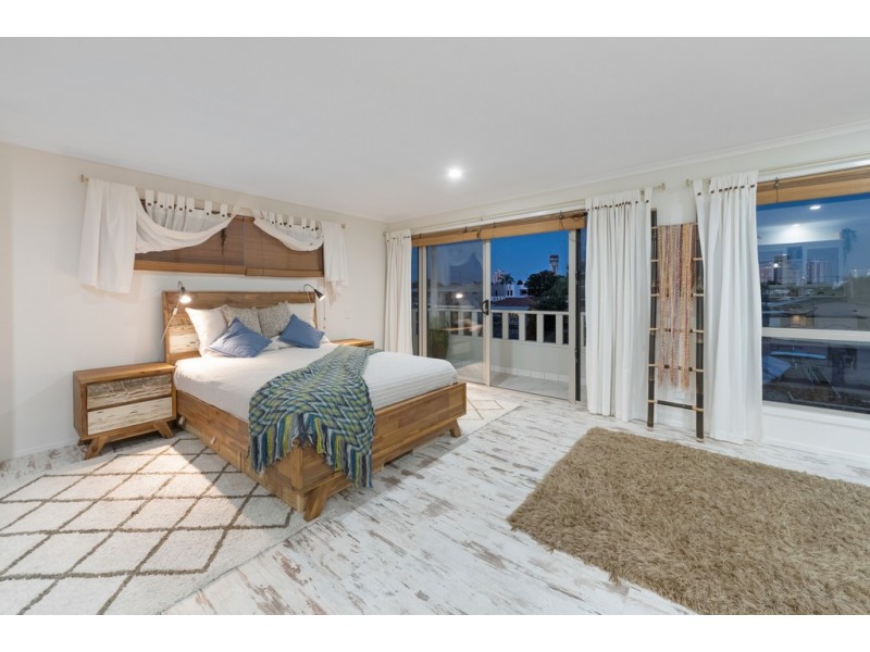 120 Rio Vista Boulevard, Broadbeach Waters QLD 4218