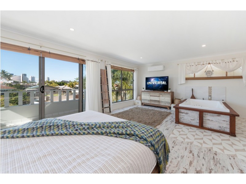 120 Rio Vista Boulevard, Broadbeach Waters QLD 4218