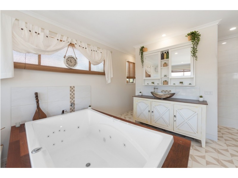 120 Rio Vista Boulevard, Broadbeach Waters QLD 4218