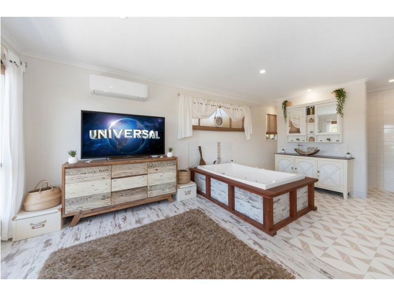 120 Rio Vista Boulevard, Broadbeach Waters QLD 4218