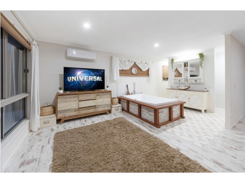 120 Rio Vista Boulevard, Broadbeach Waters QLD 4218