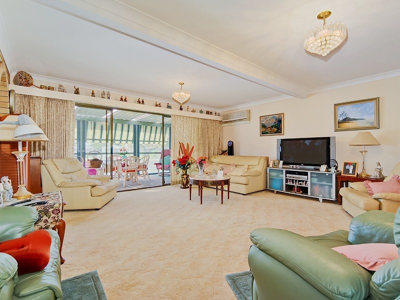 2/33 Hooker Boulevard, Broadbeach Waters QLD 4218