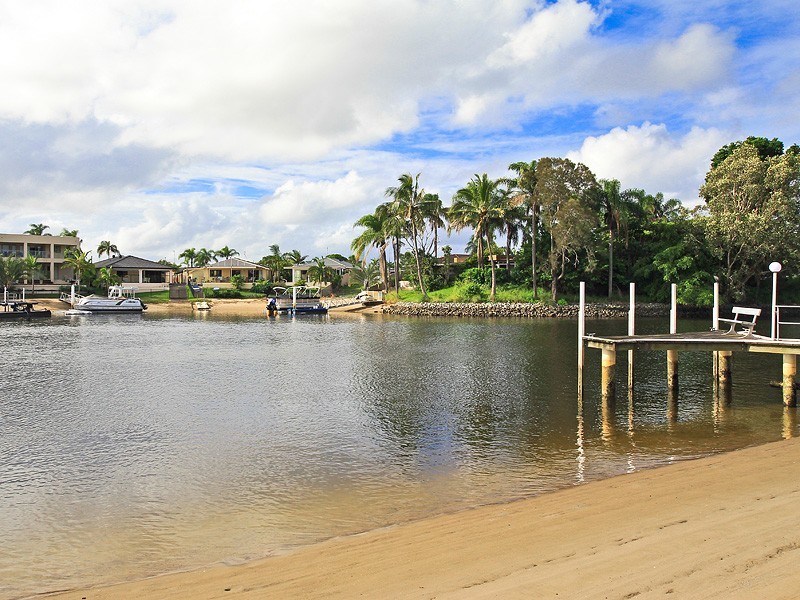 2/33 Hooker Boulevard, Broadbeach Waters QLD 4218