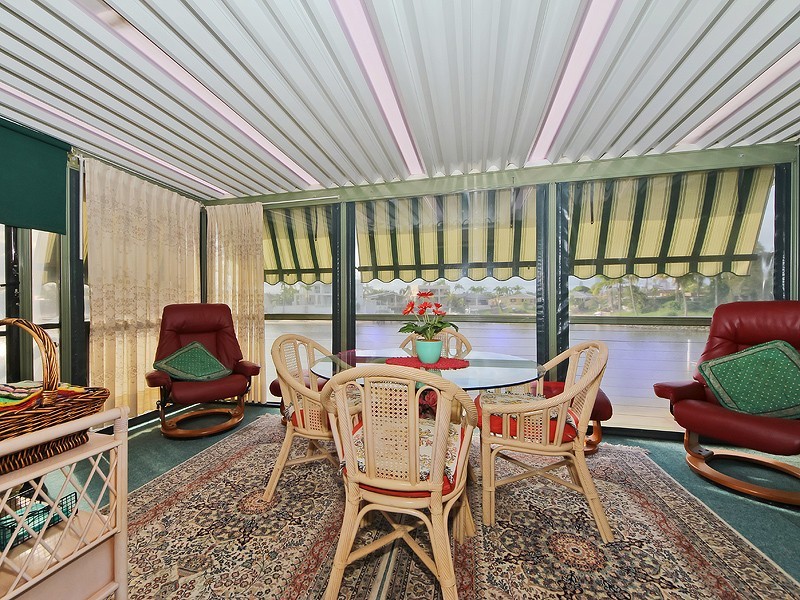 2/33 Hooker Boulevard, Broadbeach Waters QLD 4218