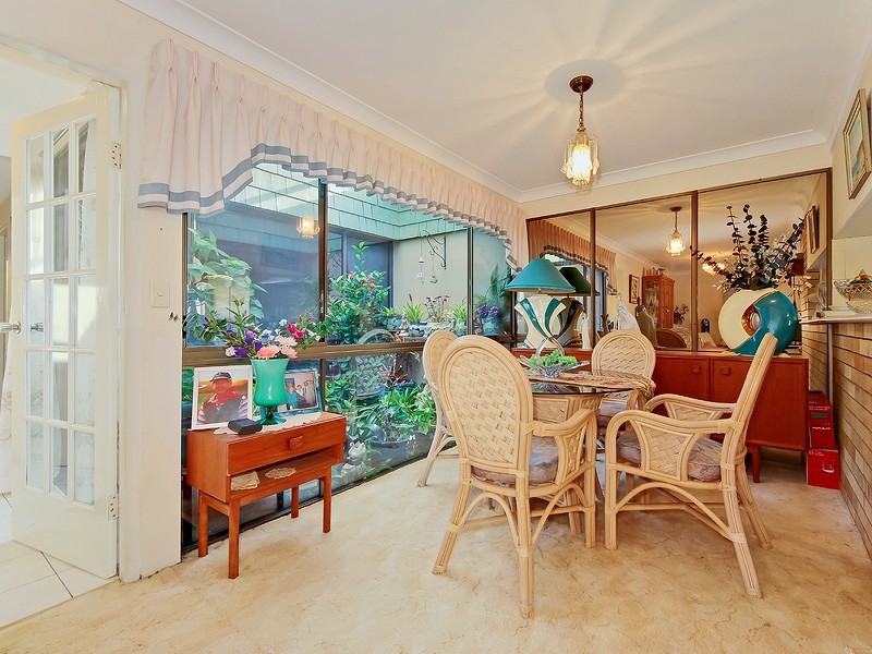 2/33 Hooker Boulevard, Broadbeach Waters QLD 4218