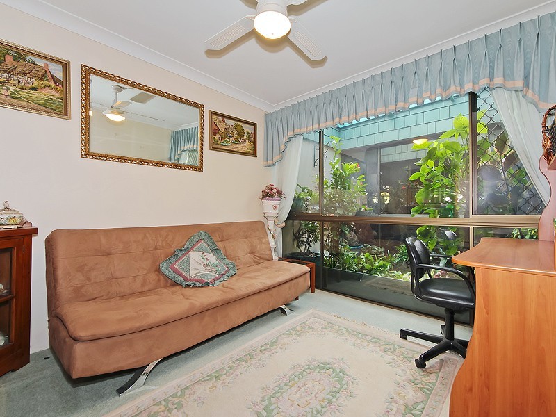 2/33 Hooker Boulevard, Broadbeach Waters QLD 4218