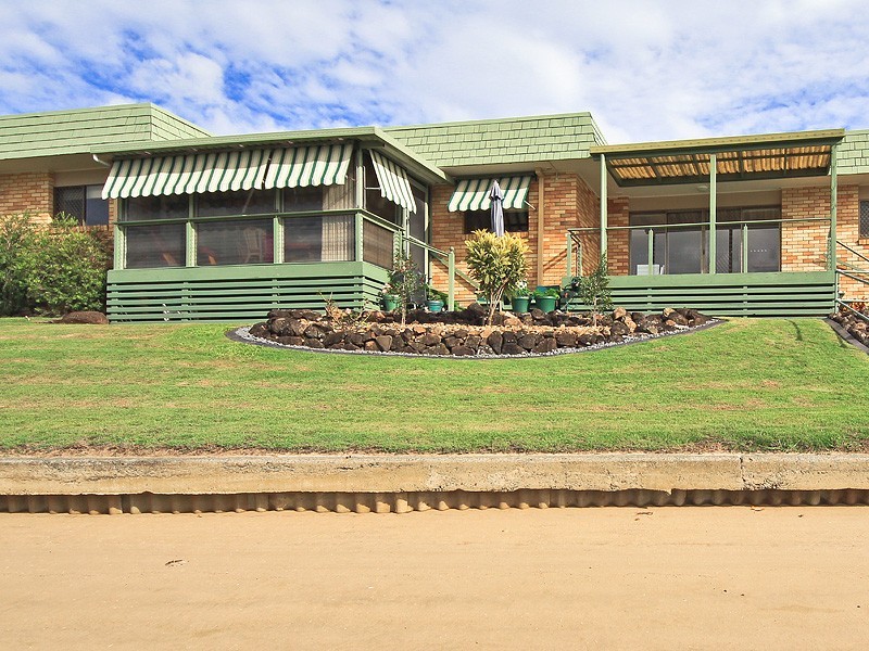 2/33 Hooker Boulevard, Broadbeach Waters QLD 4218