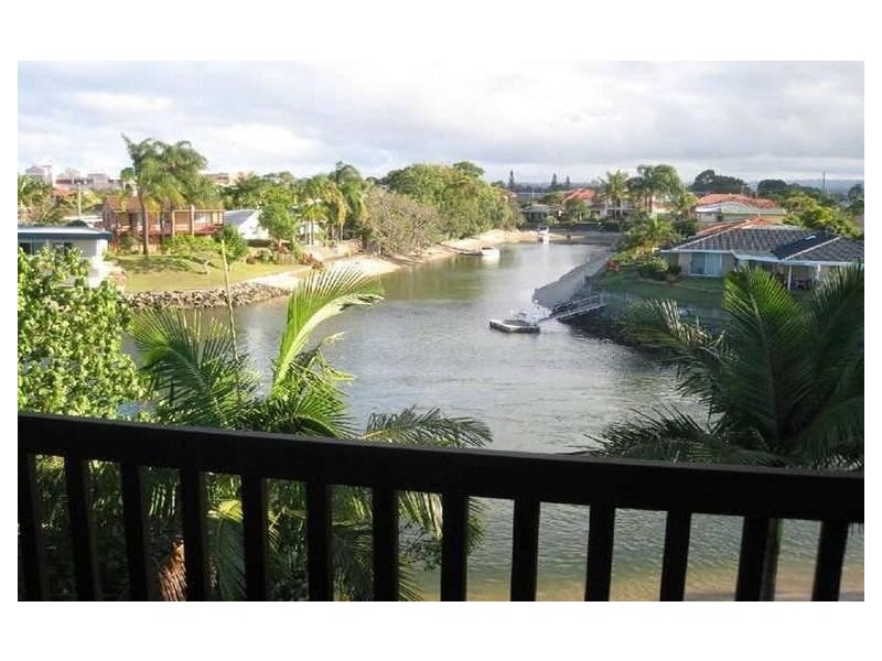 10/18 Sunshine Boulevard, Broadbeach Waters QLD 4218