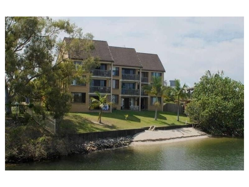 10/18 Sunshine Boulevard, Broadbeach Waters QLD 4218
