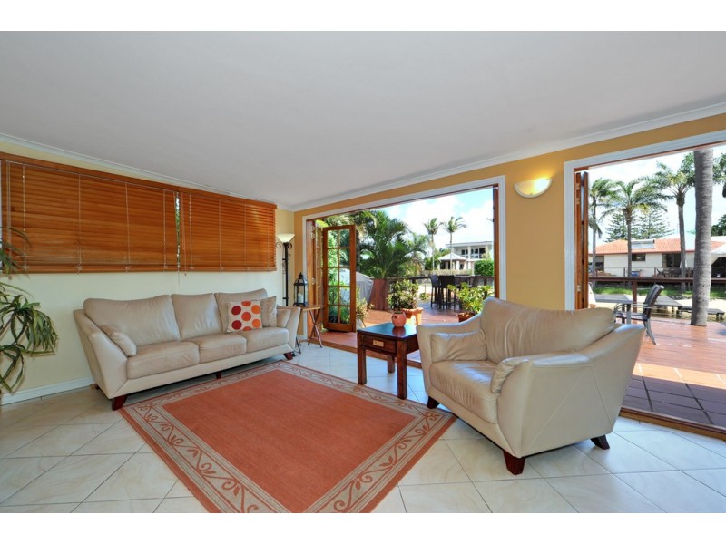 6 Palmetto Court, Broadbeach Waters QLD 4218
