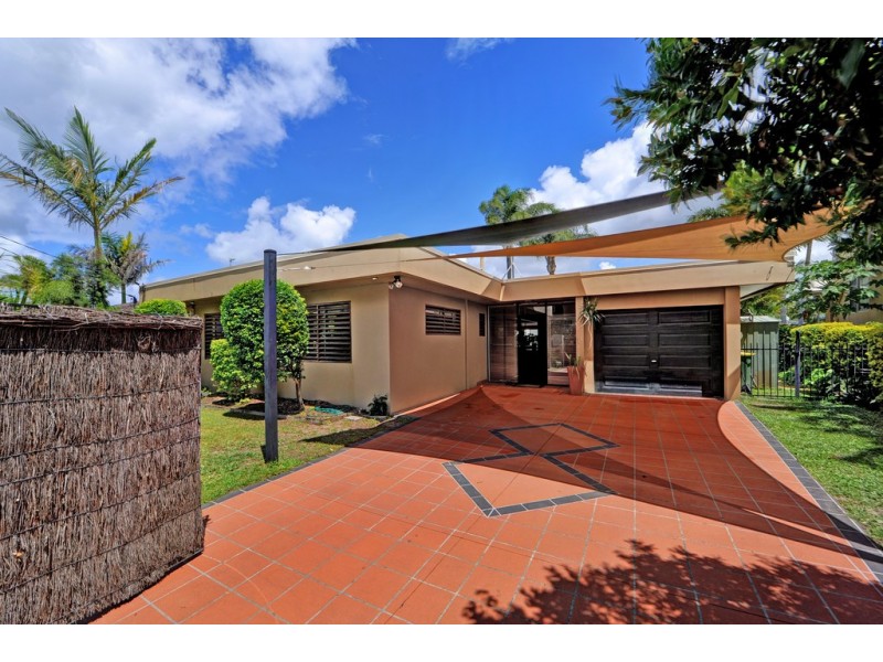6 Palmetto Court, Broadbeach Waters QLD 4218