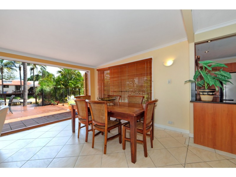 6 Palmetto Court, Broadbeach Waters QLD 4218