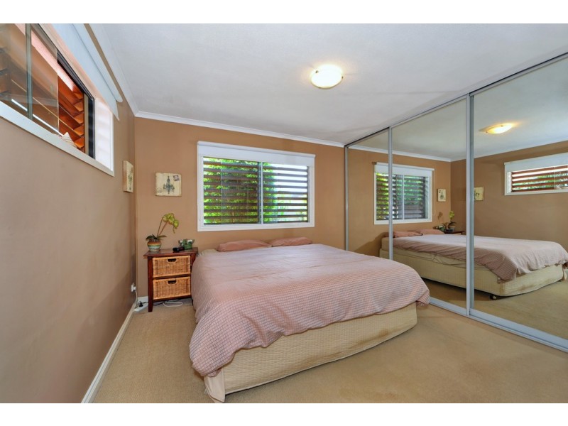 6 Palmetto Court, Broadbeach Waters QLD 4218