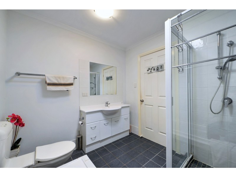 6 Palmetto Court, Broadbeach Waters QLD 4218