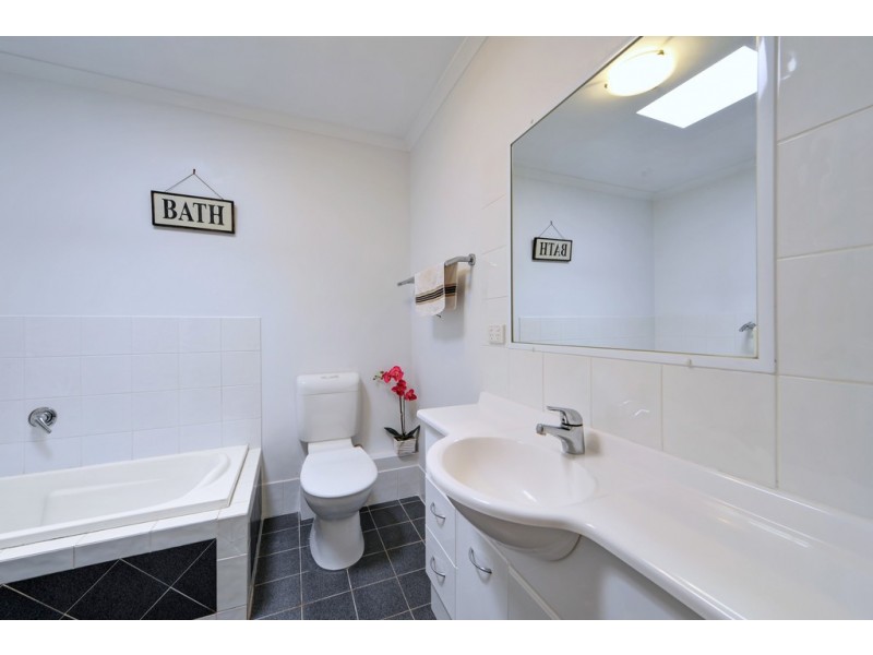 6 Palmetto Court, Broadbeach Waters QLD 4218