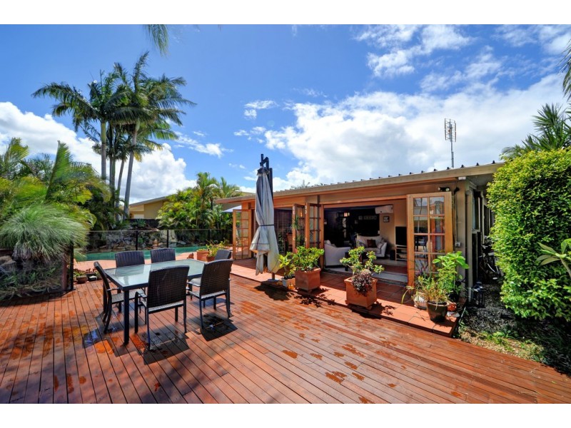6 Palmetto Court, Broadbeach Waters QLD 4218